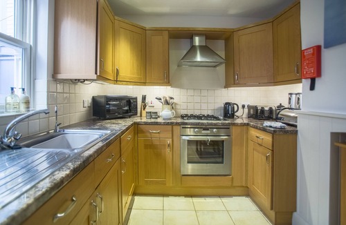 Aldeburgh Apartment | Pugwash Cottage - sleeps 5 guests in 3 bedrooms