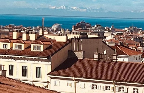Barriera Vecchia-San Giacomo Apartment | Puzzle del Mare Apartment - con scorcio vista mare in zona tranquilla