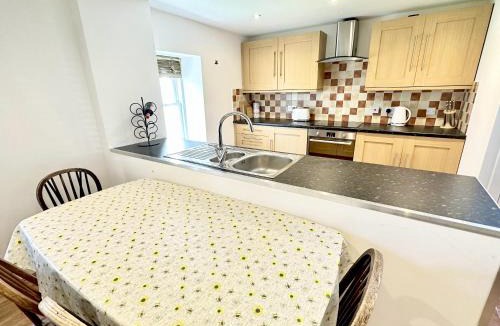 Inveraray House | Quay Cottage in the Heart of Inveraray Luxury Sleeps 4 in 2 Bedrooms