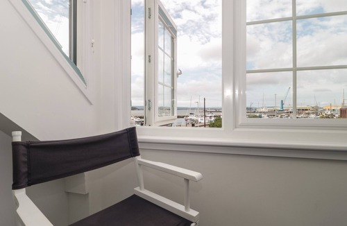 Poole Cottage | Quay Cottage - Sea View
