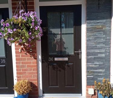 Hamworthy House | Quayside Home with a Seperate Entertainment Room & Beach Hut