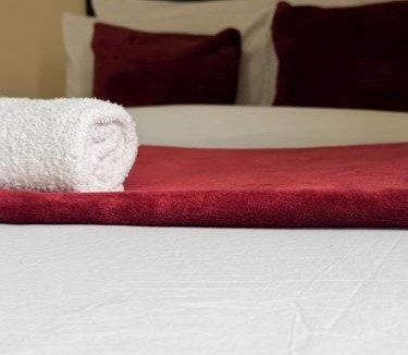 Trinity House | Quick Stay Spot City & Airport Close