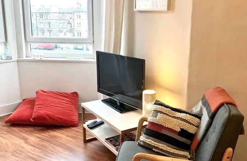 Seafield Apartment | Quiet, cosy 1 Bedroom flat (on third floor) - perfect for Xmas!