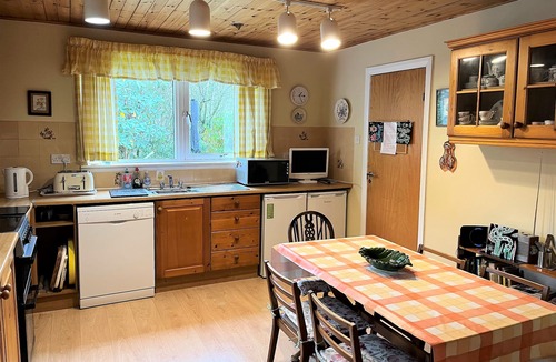 Crinan House | Quiet location with stunning views overlooking the Islands, sleeps 7