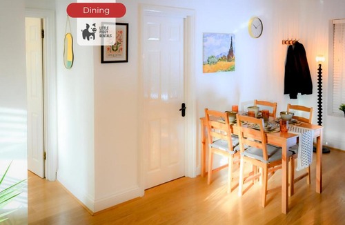 Stansted Apartment | Quiet Premium Stansted Apartment in Central Location with WiFi and Desk