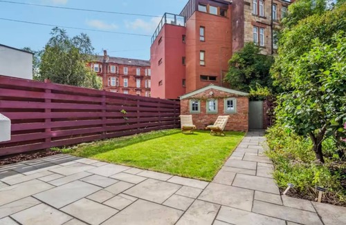 Shawlands House | Quirky 3 Bedroom House in Strathbungo!