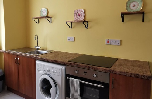 Newton Apartment | Quite and cozy south east Glasgow Apartment