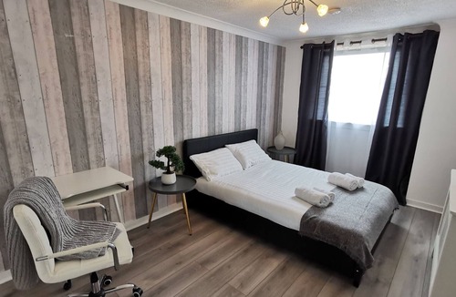 Newton Apartment | Quite and cozy south east Glasgow Apartment