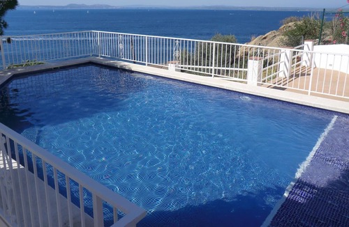Almadraba-Canyelles Apartment | R. 186 - NEPTUNO B 1-4 - Apartment near the lighthouse of Roses, beautiful sea views and swimming pool.