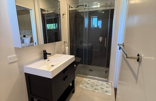 Ranfurly House | Rail Trail Bach- Central Ranfurly/Bike-Friendly/2 Bed 2 Bath