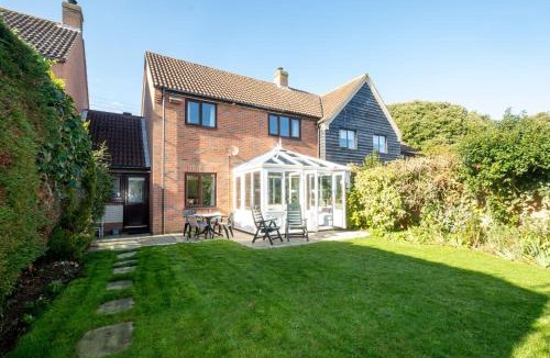 Thorpeness House | Rainbow Cottage in Thorpeness, Close to the Beach, Golf and the Country Club