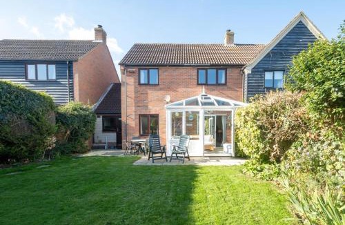 Thorpeness House | Rainbow Cottage in Thorpeness, Close to the Beach, Golf and the Country Club
