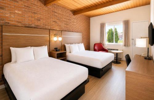 Gananoque Hotel | Ramada by Wyndham 1000 Islands Gananoque