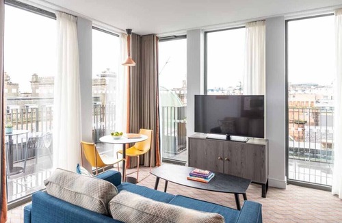 City Centre Glasgow Apartment | RARE TO FIND-GLASGOW 1BR PENTHOUSE WID PVT TERRACE