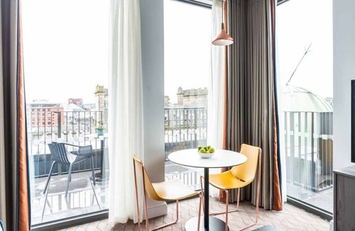 City Centre Glasgow Apartment | RARE TO FIND-GLASGOW 1BR PENTHOUSE WID PVT TERRACE