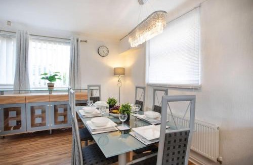 Ridgeway House | Rawmarsh House, Rotherham for contractors & Families, off-road parking, high speed wifi