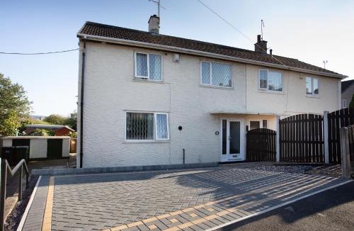Ridgeway House | Rawmarsh House, Rotherham for contractors & Families, off-road parking, high speed wifi