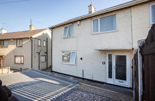 Ridgeway House | Rawmarsh House, Rotherham for contractors & Families, off-road parking, high speed wifi