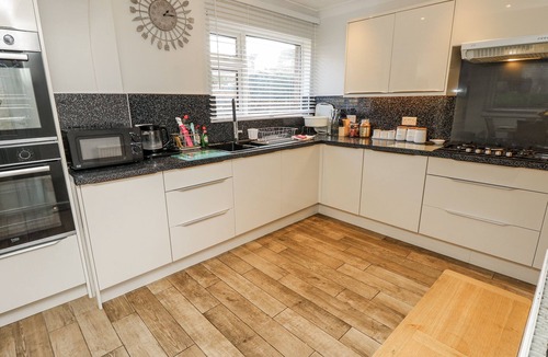 East Cowes Cottage | Red Brick Haven
