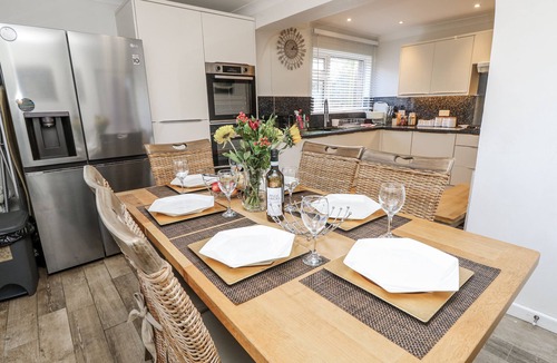 East Cowes Cottage | Red Brick Haven