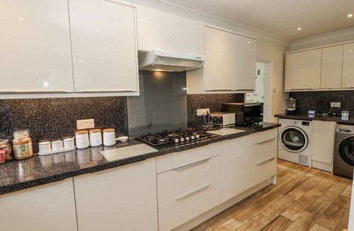 East Cowes Cottage | Red Brick Haven