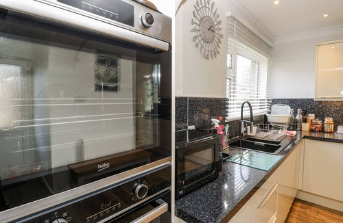 East Cowes Cottage | Red Brick Haven