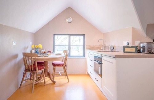 Saxmundham Apartment | Red House Loft, East Green near Saxmundham