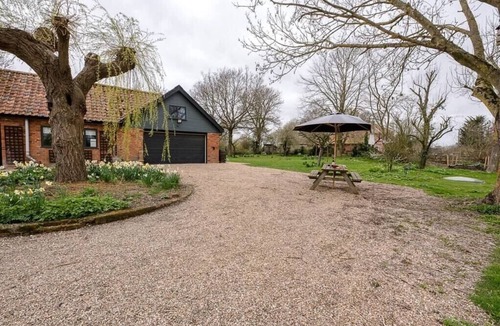 Saxmundham Apartment | Red House Loft, East Green near Saxmundham
