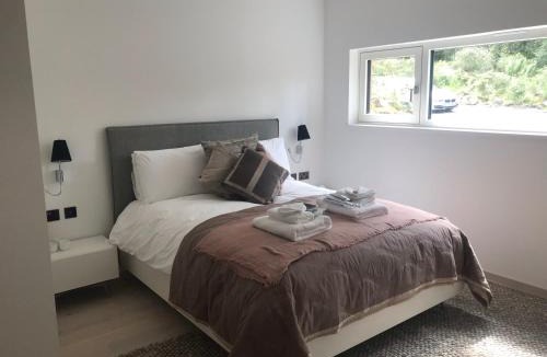 Crianlarich Ski Chalet | Red Stag with stunning loch and waterfall view