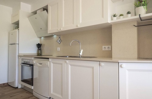 L'Escala Apartment | Ref. FIGUERES: Renovated apartment ideal for couples, next to the beach!