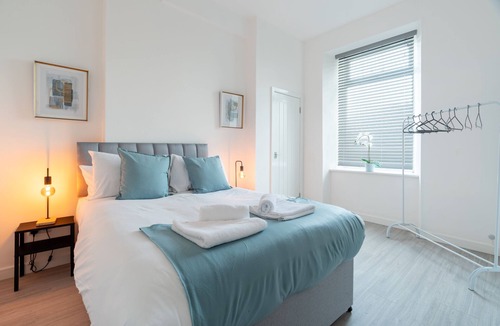Bailleston Apartment | Refreshing Modern Apartment in Glasgow