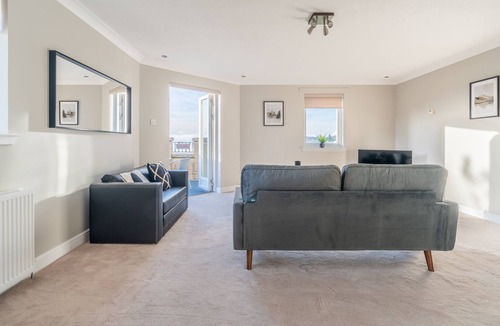 St. Davids Apartment | Refreshing Modern Apartment in Dunfermline