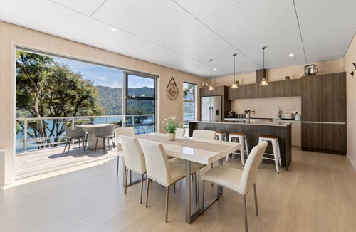 Saint Omer House | Relax in a secluded, waterfront retreat only 10 minutes by boat from Picton