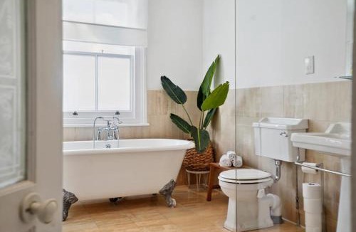 Windsor House | Relaxing Central Windsor Getaway for Families - By Tempstay