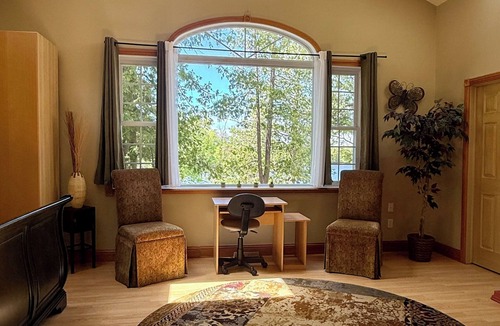 Trent Hills Cottage | Relaxing cottage along the Trent Severn waterway! Pet-friendly, wifi, amentities