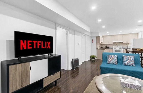 Erin Mills Condo | Relaxing Home Base | Quiet Area & Cozy Living