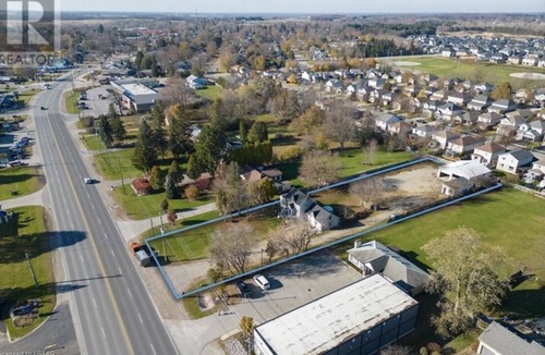 Lambeth House | Remodeled old house,super close to highway 401,shopping plaza