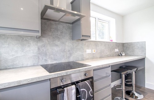 Renfrew Apartment | Renfrew Town Centre, Easy Link to Glasgow City - Pass the Keys