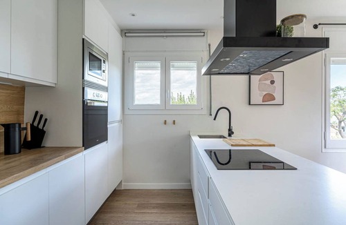 Sant Cugat del Valles House | Renovated villa, pool, barbecue, and just 15 minutes from Barcelona.