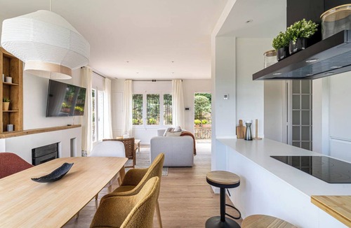 Sant Cugat del Valles House | Renovated villa, pool, barbecue, and just 15 minutes from Barcelona.