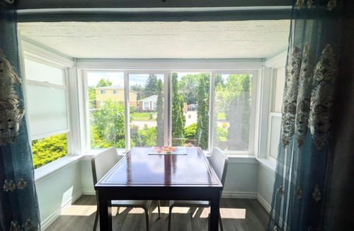 Malvern House | Renovated Cozy Bedroom with Private washroom