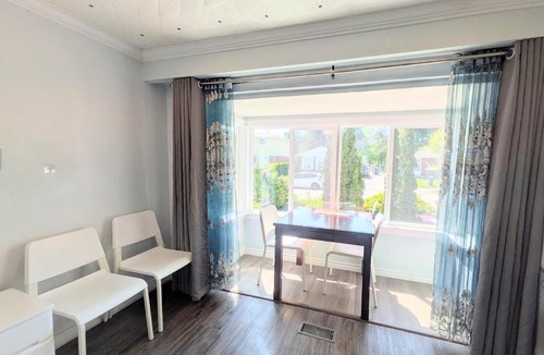 Malvern House | Renovated Cozy Bedroom with Private washroom