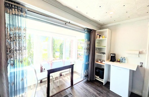 Malvern House | Renovated Cozy Bedroom with Private washroom