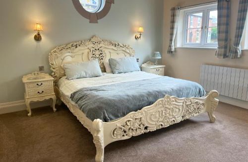 Repton House | Repton Cottage in the Heart of the Village