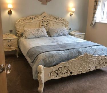 Repton House | Repton Cottage in the Heart of the Village