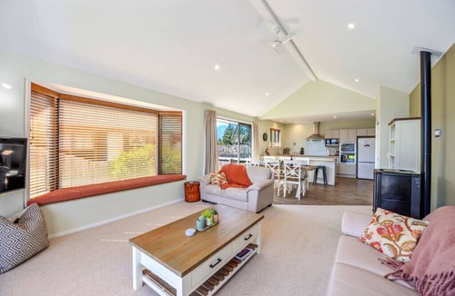 Hanmer Springs Cottage | Retreat By The Green