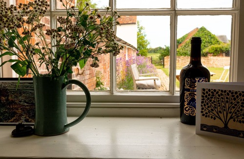 Ipswich House | River House - a historic holiday cottage that sleeps 8 guests in 4 bedrooms