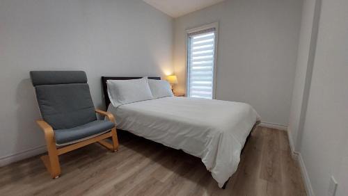 McMasterville Apartment | River & Mountain View 2BR Apartment Private Parking