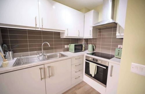 Strabane Apartment | River View Apartment in Town Centre I Free Parking