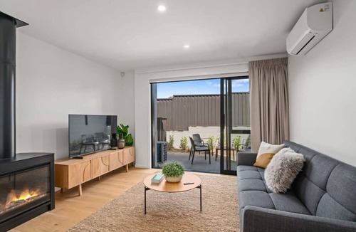 Albert Town Apartment | Rivers Abode